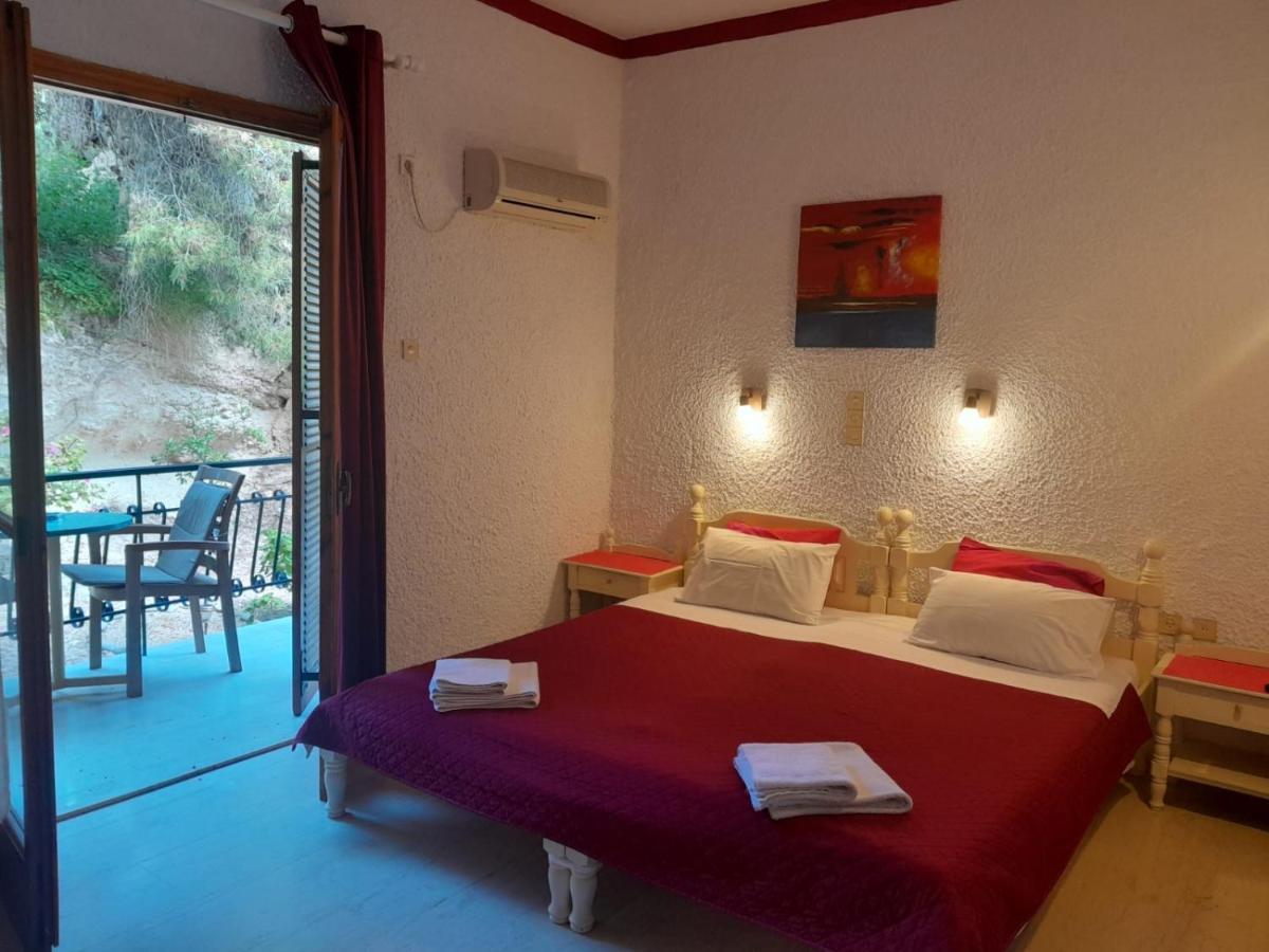 Artemis Rooms Agia Marina  Exteriér fotografie