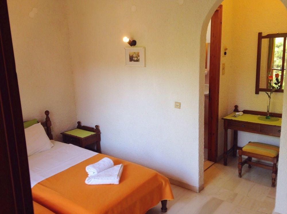 Artemis Rooms Agia Marina  Exteriér fotografie