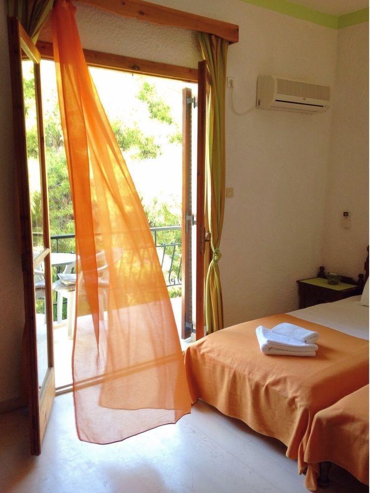 Artemis Rooms Agia Marina  Exteriér fotografie